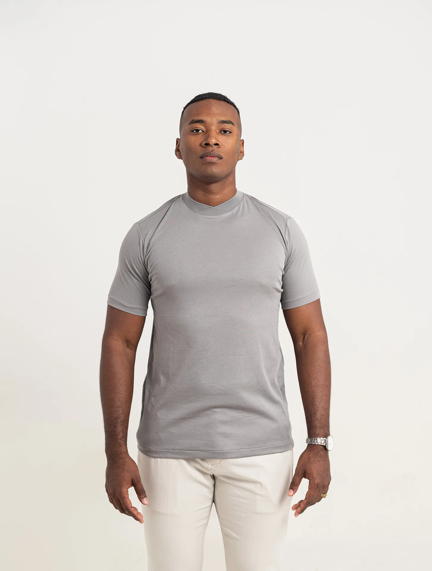 7362345467989-CAMISETA_PIMA_-_GOLA_ROLÊ_-_PRATA